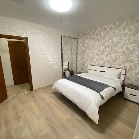 Atlant Luxury Big Family Perlina Apart On Golovna Поряд З Тц Депот 切尔诺夫策 外观 照片
