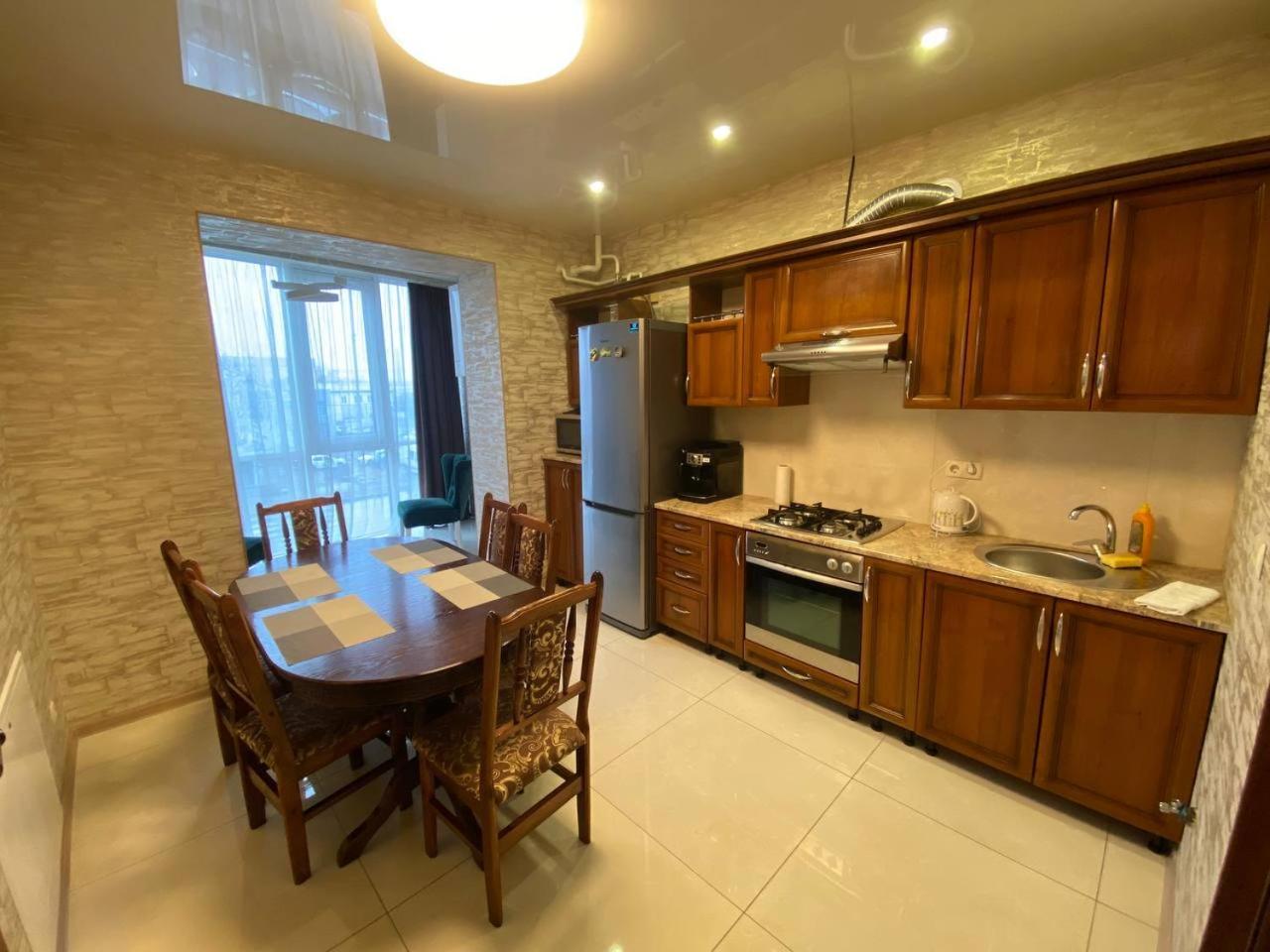 Atlant Luxury: Family-friendly Perlina On Golovna * Chernivtsi